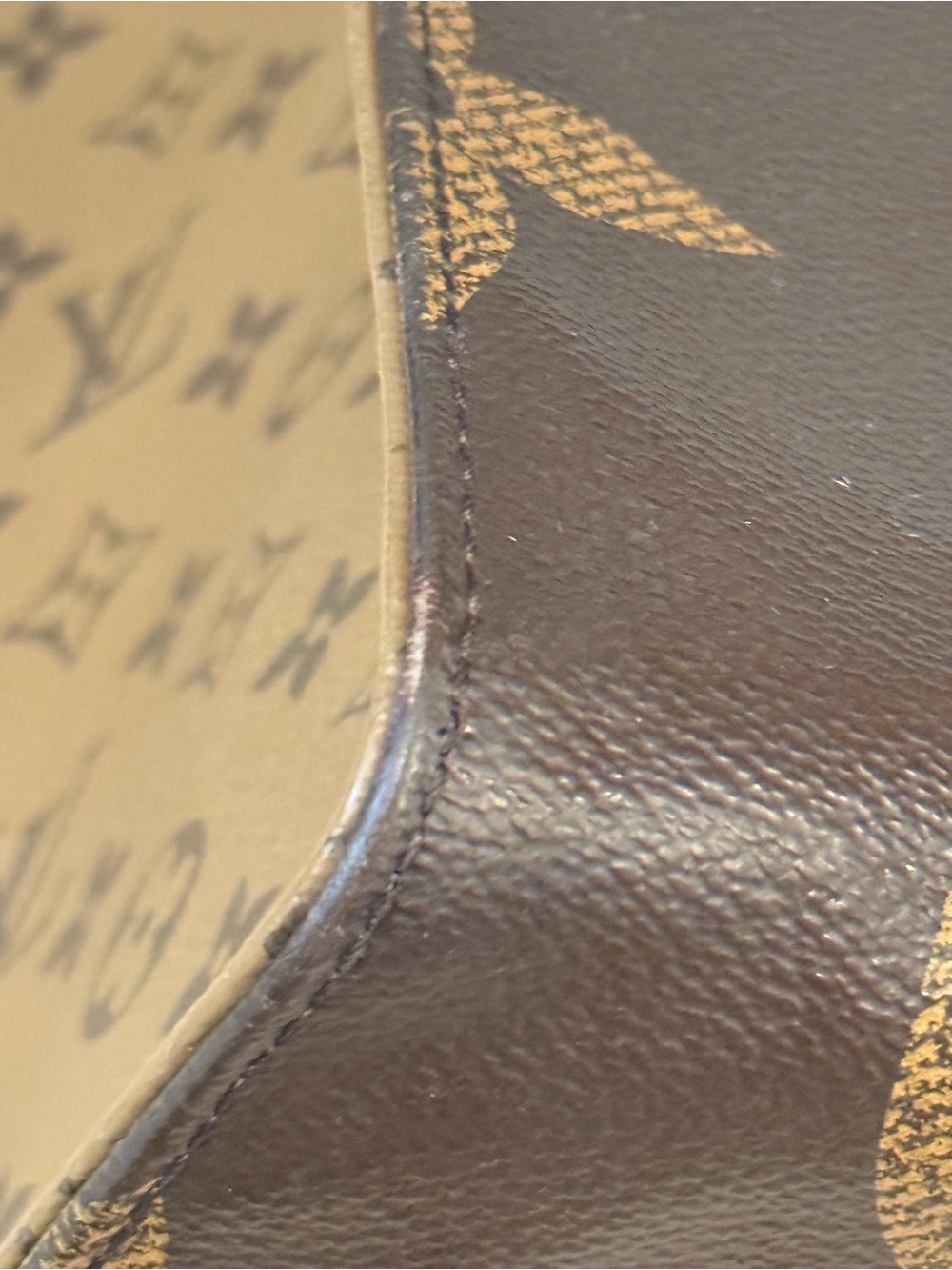 Louis Vuitton Monogram Giant Onthego Tote in Brown with Red Interior - Picture 8 of 16